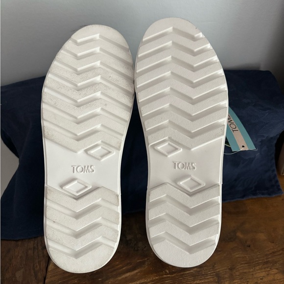 TOMS Women's White Slip-On Shoes - Picture 3 of 6